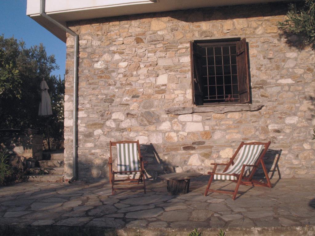 Traditional Stonehouse Potistika Buitenkant foto