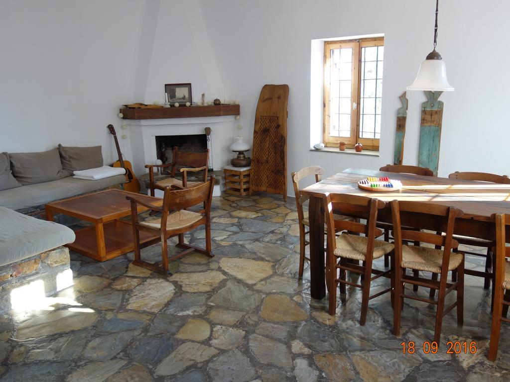 Traditional Stonehouse Potistika Buitenkant foto